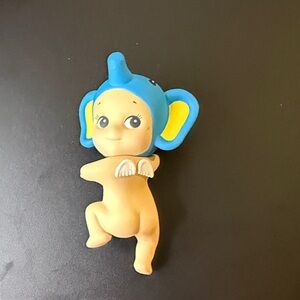 Sonny Angel Looking Back Hipper Elephant Authentic